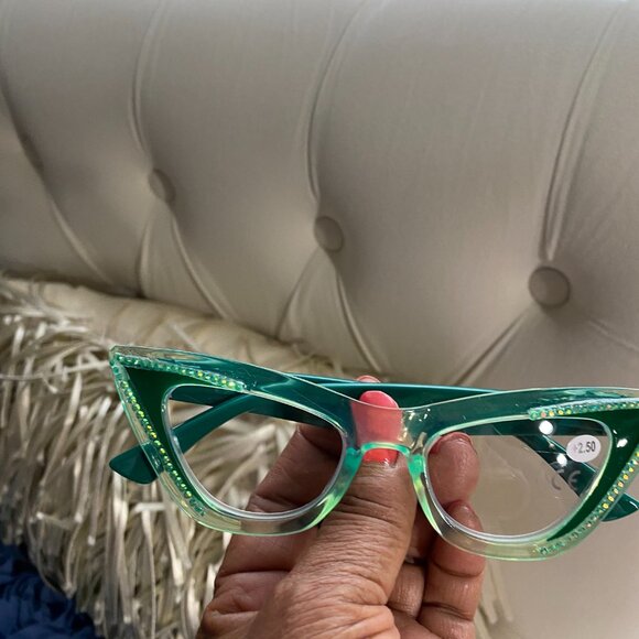 Readers 2.50 - Picture 2 of 2